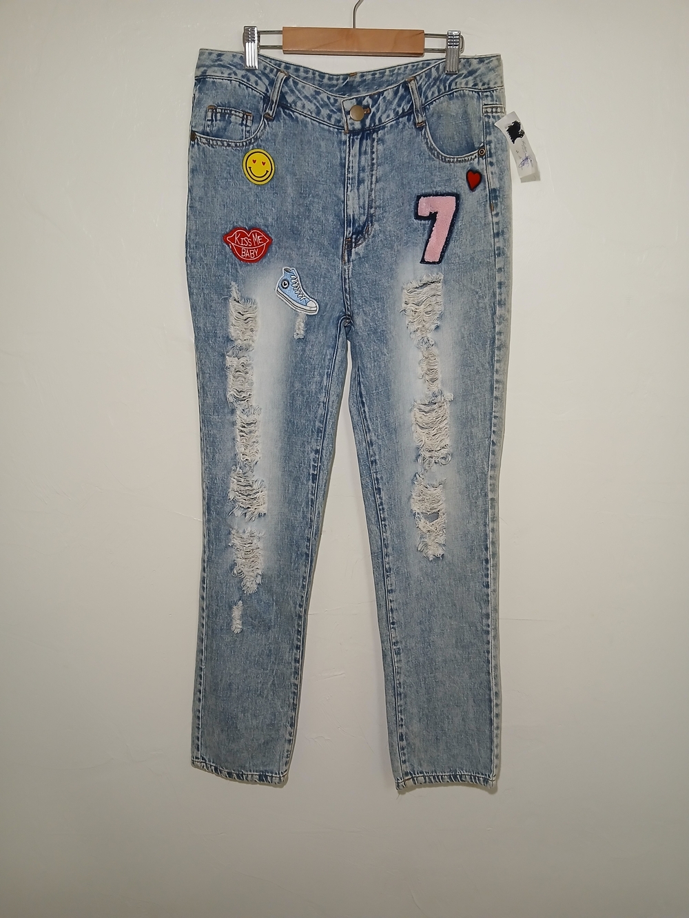 Y2K Love Tree Light Wash Distressed Denim Straight-Leg Jeans Sz. M